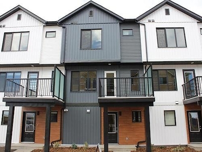 Edmonton Townhouse For Rent | Secord | (PN1108) Spacious 2-Bedroom Townhome with