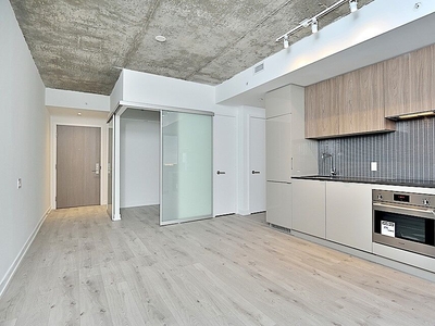 Toronto Apartment For Rent | 161 ROEHAMPTON AVE., 2202