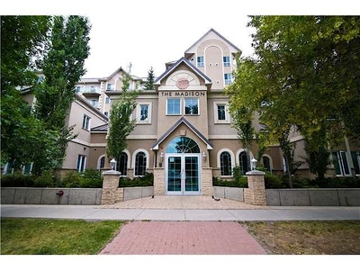 Calgary Apartment For Rent | Crescent Heights | Cozy 2 Bdrm + 2