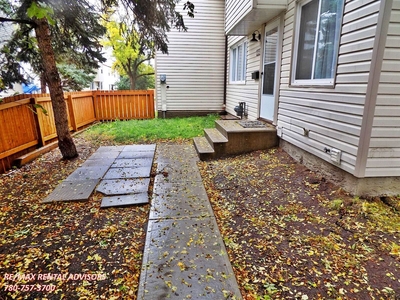 Edmonton Pet Friendly Townhouse For Rent | Callingwood | FULLY FINISHED TOWNHOUSE 3BED, 1.5