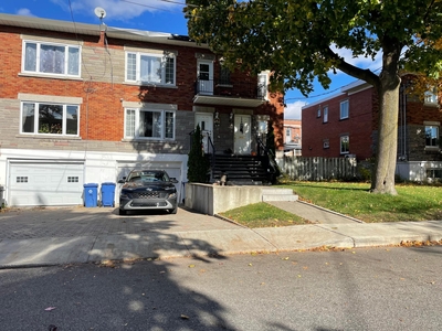 House for sale, 427-429 Av. Wolseley N., Montréal-Ouest, QC H4X1W4, CA, in Montreal-West, Canada