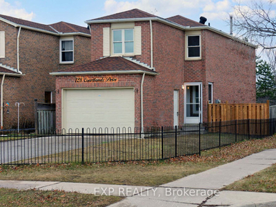 *BREATHTAKING 3 BED & 4 BATH DETACHED HOME IN TORONTO EAST!