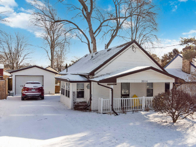 Bungalow Steps Away From Lake Huron!