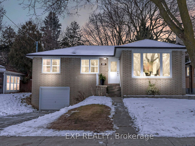 ✨FULLY RENOVATED BUNGALOW WITH BASEMENT APARTMENT!