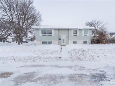 Homes for Sale in Heritage Park, Winnipeg, Manitoba $339,900