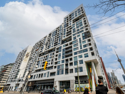 This One's A 2 Bdrm 1 Bth Located At Front/Bathurst