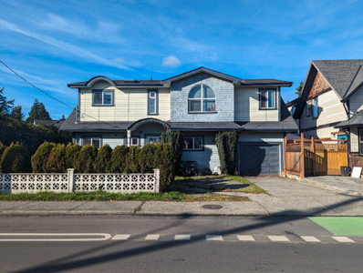 2 equal living spaces in one home, central location in Victoria!