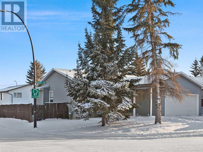 28 Bernard Way NW Calgary, Alberta