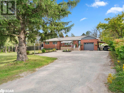3 + 3 bedroom bungalow, large lot in Innisfil near the lake
