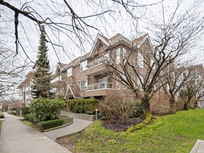 302 751 CHESTERFIELD AVENUE North Vancouver