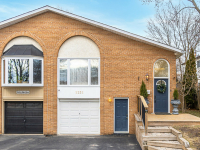 Exquisite Fully Renovated Semi-detached W/Basement Apartment