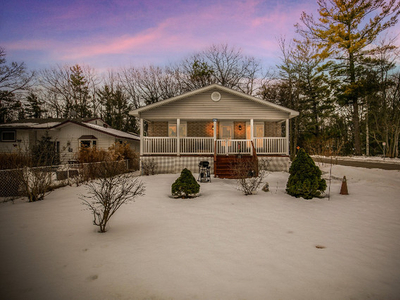 Gorgeous Wasaga Beach Home W/ In Law Suite Potential