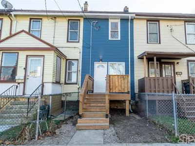 Homes for Sale in West Windsor, Windsor, Ontario $249,900