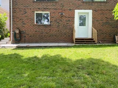 House for rent, Ll - 34 Argonne Cres, in Toronto, Canada