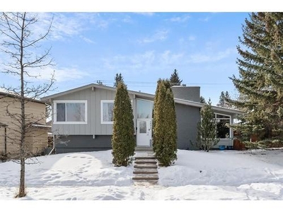 House For Sale In Parkland, Calgary, Alberta