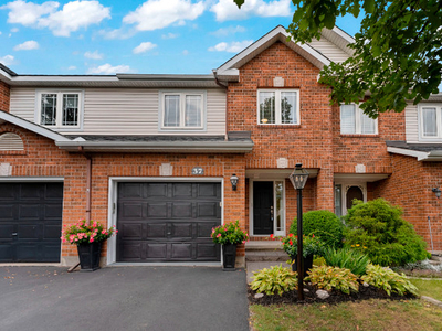 JUST LISTED - 3 BED, 3 BATH TOWNHOUSE WITH FINISHED BASEMENT