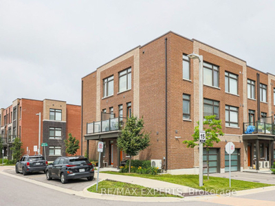 Luxurious 2 Bdrm Townhome in Seymour St!