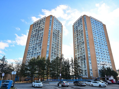Luxury 2 Bed, 2 Bath Condo - Heart of Mississauga!