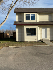 NEWLY RENOVATED 3 BEDROOM TOWNHOME IN HIGH RIVER