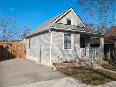 Renovated Detached Bungalow Near QEW in St.Catharines