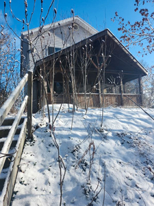 Walk to Lake! Cheap Country Home in Heart of the Muskokas.