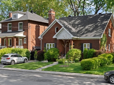 House for sale, 376 Av. Oak, Saint-Lambert, QC J4P2P8, CA, in Saint-Lambert, Canada