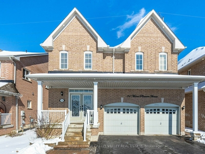 34 Mount Pleasant Ave Whitby, ON L1N 0C8