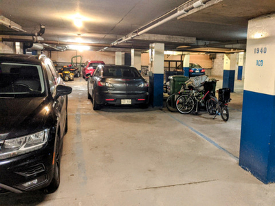 Garage Montréal intérieur sécuritaire / Safe indoor parking