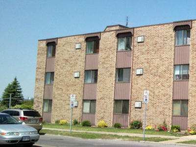 One Bedroom Apartments on Seminole St at Central