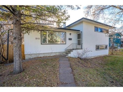House For Sale In Chinook Park, Calgary, Alberta