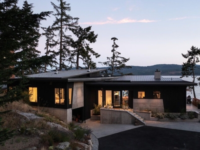 3 bedroom luxury Detached House for sale in Salt Spring Island, British Columbia