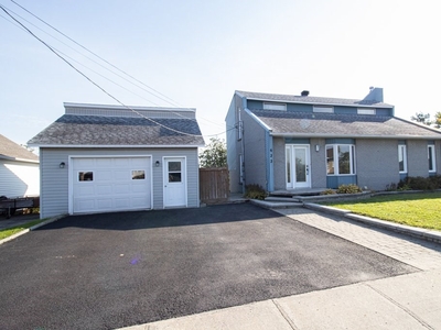 House for sale, 622 Rue St-François, La Baie, QC G7B3A4, CA, in Saguenay, Canada