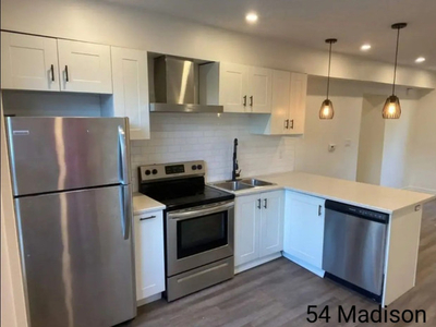 3 Bed 2 Bath Unit in Duplex Available May 1