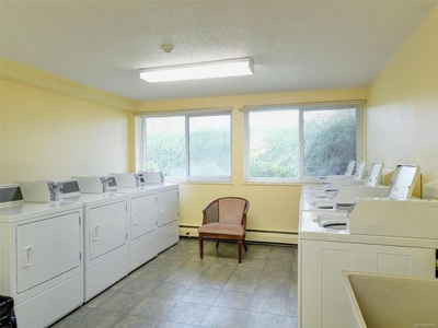 3 room, 1 bathroom, property in Oak Bay