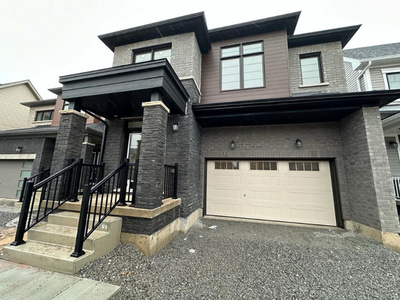 4 Bed 3 Bath Detached House in Welland!