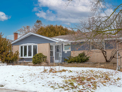 Amazing Bright Recently Renovated House for lease in Newmarket