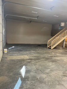 Commercial Bay with Offices For Lease