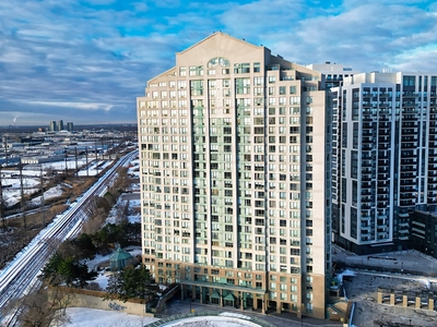Condo/Apartment for sale, 101 Subway Crescent 1407, Greater Toronto Area, Ontario, in Toronto, Canada