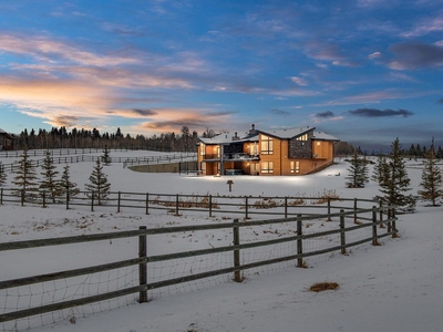 Exclusive country house for sale in Calgary, Alberta