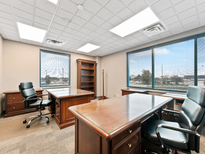 EXECUTIVE FURNISHED OFFICE SUITES FOR LEASE IN WINDSOR, ONTARIO!