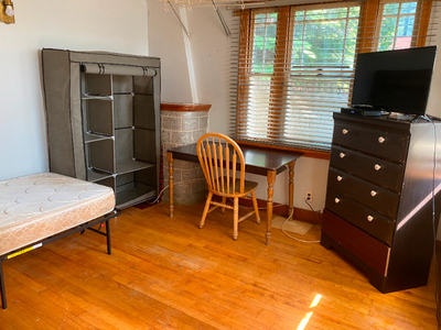 Fully furnished room c/w utilities/Wifi/TV/ Parking @E.Downtown