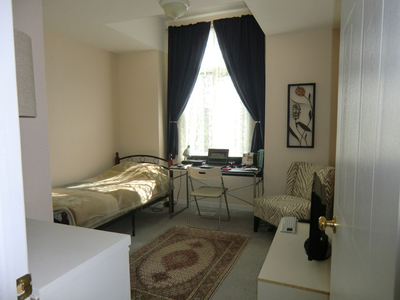 Furnished room for female professionals or students