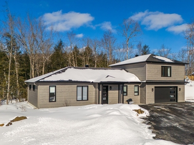 House for sale, 8 Ch. du Chêne-Rouge, Val-des-Monts, QC J8N6G1, CA , in Val-des-Monts, Canada