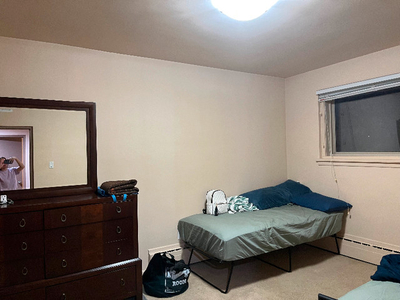 LOOKING FOR FEMALE ROOMMATE