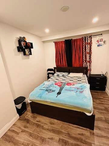 1 bedroom available for 2 boys or 2 girls