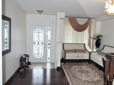 Beautiful Townhouse for rent April first 2024 Yonge and 16th AVE