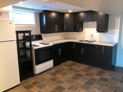 Bright, Clean - Walkout basement apartment - May 1st