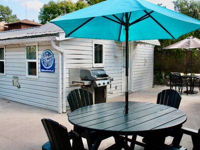 Family Cottages - Cute, Clean and Perfect Location in Grand Bend