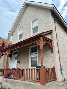 May 1st, 3 bedroom single family house on Gladstone near Bank St