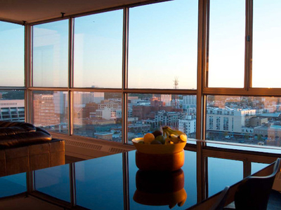 Modern 21st Floor Penthouse with Stunning Views (1550sqft)